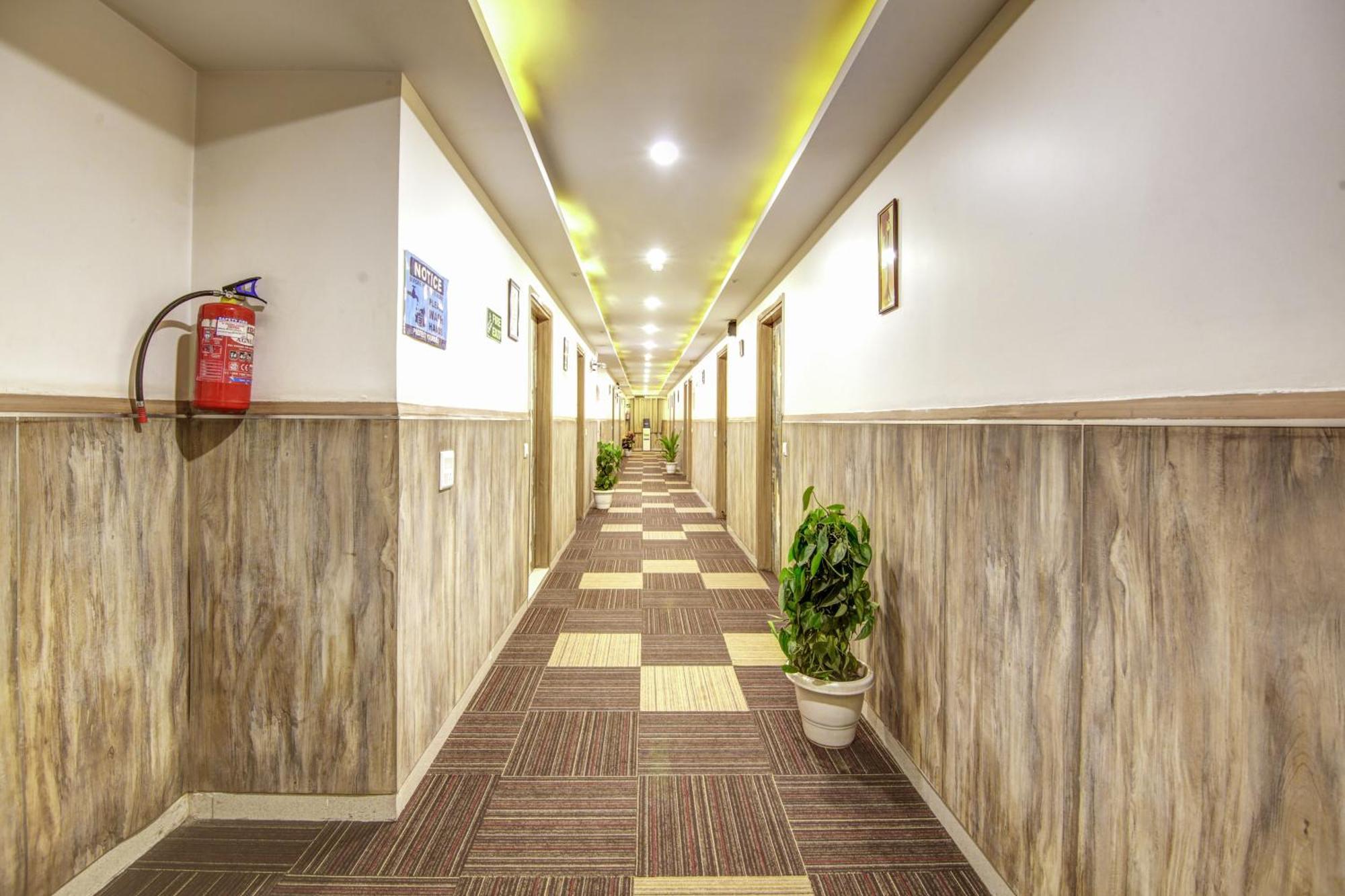 Gracious By Vishesh Hotels & Home Stay Nowe Delhi Zewnętrze zdjęcie